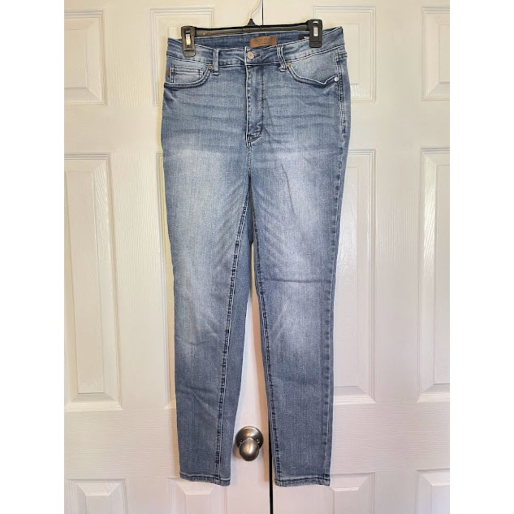 Judy Blue Skinny Fit Medium-Light Wash Straight Leg Jeans Size 30